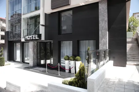 Nova City Garni Hotel Signature Collection Отели рядом с достопримечательностью «Tamiški kej»