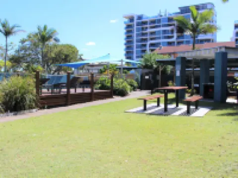 Broadwater Keys Holiday Apartments Hotels in Labrador