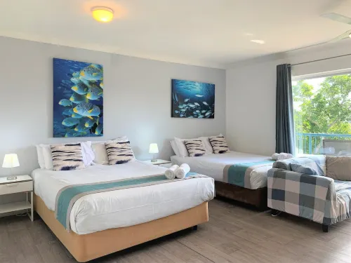Broadwater Keys Holiday Apartments - balcony