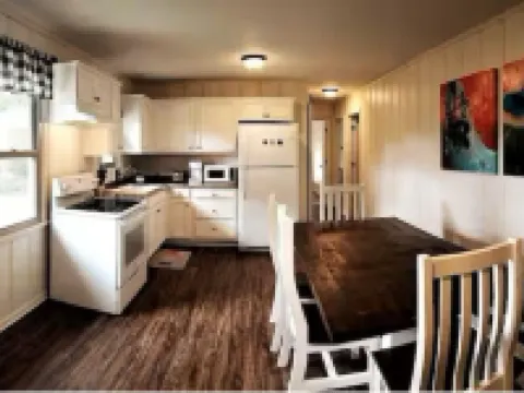 Harris House - Blocks away from quaint downtown Oneonta, Shopping and Food 오니온타 호텔
