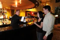 Opal Cove Resort - bar