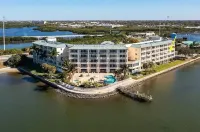 Bayview Balcony Condo, Hot tub & pool & Rum Bar! Hotels in Seminole
