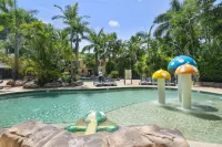 Ashmore Palms Holiday Village - 2-Star