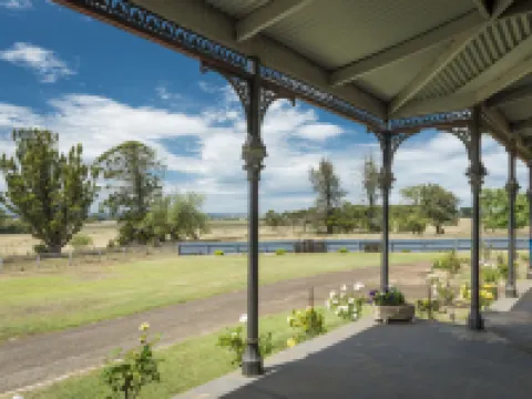 Coragulac House Cottages Hotels in Colac