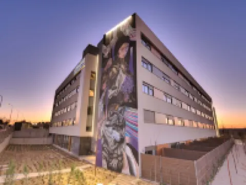 Madrid Alcobendas Livensa生活工作室 鄰近阿爾科文達斯-聖塞巴斯蒂安德洛斯雷耶斯的酒店