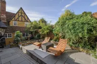 Huge Luxury 8 Bed Manor House Hot Tub Pool Table