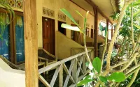 Duyung Rooms & Resto Gerupuk Hotels in Mertak
