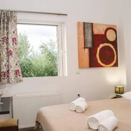 Nina's Villa, Cosy Seaview Retreat