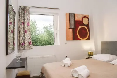 Nina's Villa, Cosy Seaview Retreat