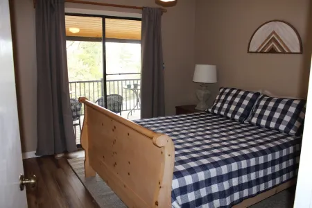 4 bedroom lake house at Pickwick