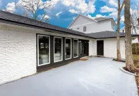 Charming House near MedCenter, NRG, Galleria, Downtown - 3 bedroom& 2 bathroom Hotels near iBurn
