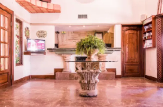 Business Hotel & Suites María Bonita