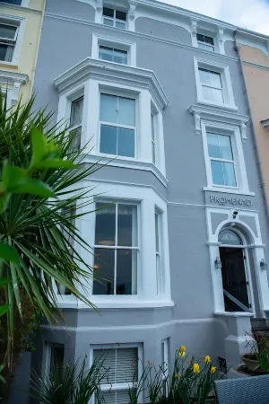 Promenâd Bed & Breakfast Отели рядом с достопримечательностью «Запад Шор Бич»