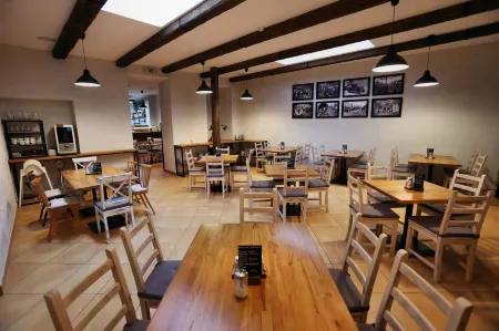 Romania Отели рядом с достопримечательностью «Гейзерная колоннада»