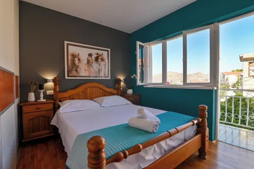 Apartment with Breathtaking Sea View Hotels in Okrug Gornji