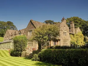 Stone House Hotel