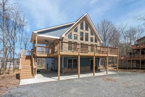 Bluejay Getaway by Avantstay Walk to Lake 7bdr, Hot Tub, Pool Table