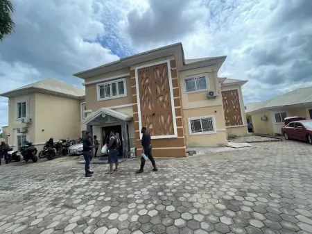 Travellers Homely Отели в г. Адо-Экити