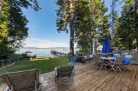Lakefront Haven by Avantstay Minutes to Ski Resorts Private Dock & Boat