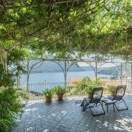 Villa Chiara Moltrasio with Private Garden by Rent All Como