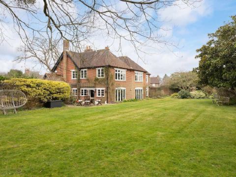 Country Retreat - Sleeps 14 - Large Garden