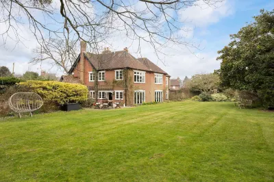 Country Retreat - Sleeps 14 - Large Garden Hotels in 