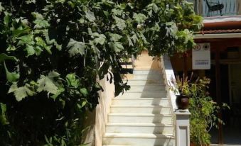 Logaras Apartments