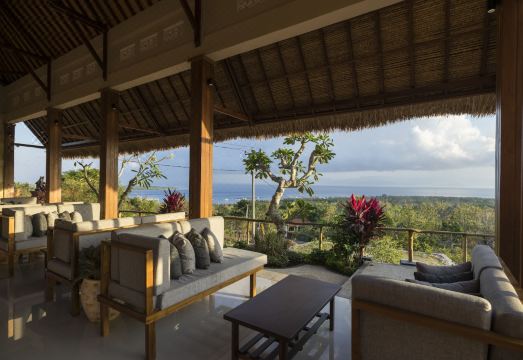 아디와나 와르나칼리 리조트