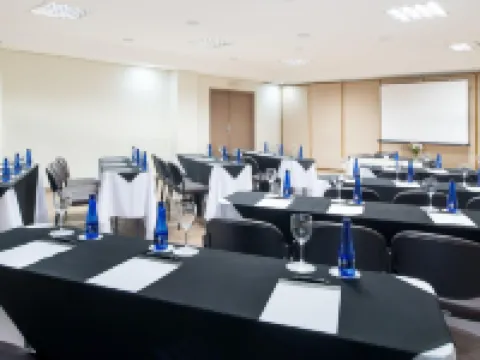 Summit Hotel Monaco โรงแรมในกัวรูลโฮส