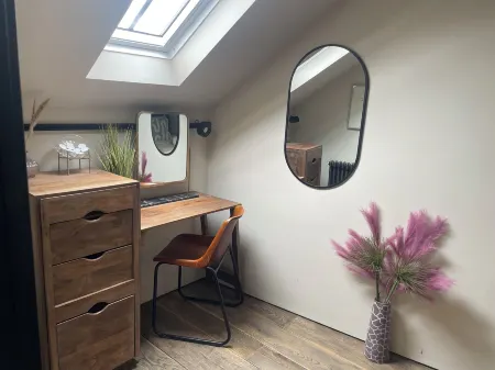 The Holt York-Charming York House with 3 Bedrooms Отели рядом с достопримечательностью «Йоркский университет»