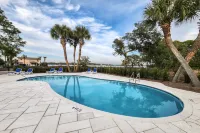 Relaxing retreat with Lake Powell views, dock access, 2 pools, & screened patio Hotels in Bay County