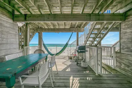 Weekender by AvantStay Gorgeous Beach Front Home w Ocean View