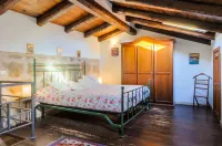 Best Located in Alghero Old Town Steps to Sea. Attic Emerald Hotels in Innenstadt Alghero