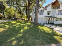 Contemporary Oasis with Private Deck Patio - Upscale Luxury Hotel a Decatur