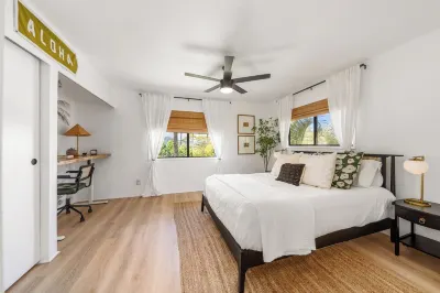 Peaceful Hawaiian Hideout Minutes to Hanalei town! Hotels near Malelia's