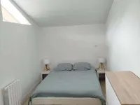 Apartment with your head in the trees, 50m from the lake - Hourtin Port Hotels in Hourtin