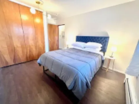 Cozy 2BR Mid-Century Townhouse w/Parking Near Downtown Ann Arbor & The Big House