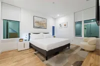 Bishop Arts~Dallas Skyline Views~Rooftop~3 Bedroom with Private Bathrooms