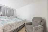 3-bedroom house in charming Royal Palm Beach with AC, WiFi, barbecue