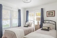 The Meyer: spacious family home with hot tub minutes to downtown New Paltz