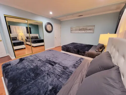 3 bedroom private guest suite by Mr C Hotel, Safe A+ area with Patio, WiFi, TV