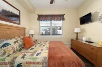Luxury 1-bedroom ski in/ski out condo in lovely Granby Ranch
