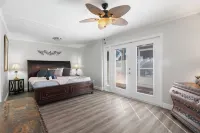 Luxury Hideaway - Lakefront - Mini Golf, Pool + More! Hotels in Seffner