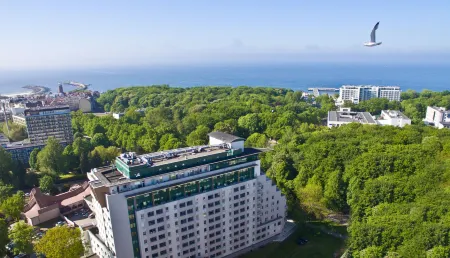 Aparthotel Etna Отели рядом с достопримечательностью «Kolobrzeg Sea Port»