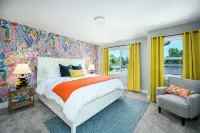 Hip-Downtown Carlton Townhouse #2, Steps to Tasting, Hot-Tub, BBQ, Dog-Friendly