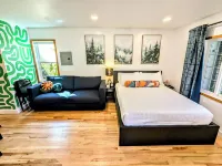 Cozy Cully Suite with Private Patio + Near PDX