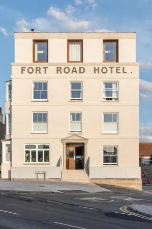 Fort Road Hotel Отели рядом с достопримечательностью «Shell Grotto»