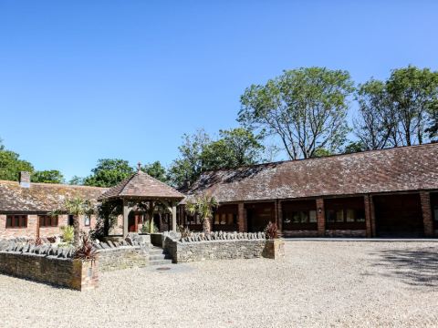 Kingston Country Courtyard