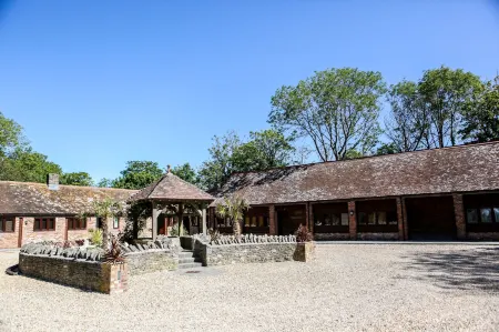 Kingston Country Courtyard