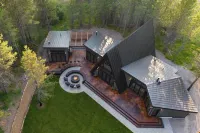 Lazy River Glamp-house by Avantstay Newly Built, Luxe Indoor-outdoor Living